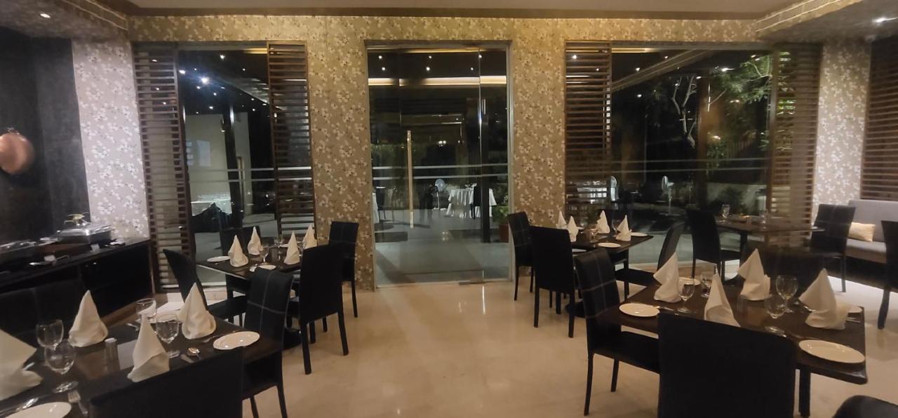 Udman Hotel Panchshila Park New Delhi Luaran gambar