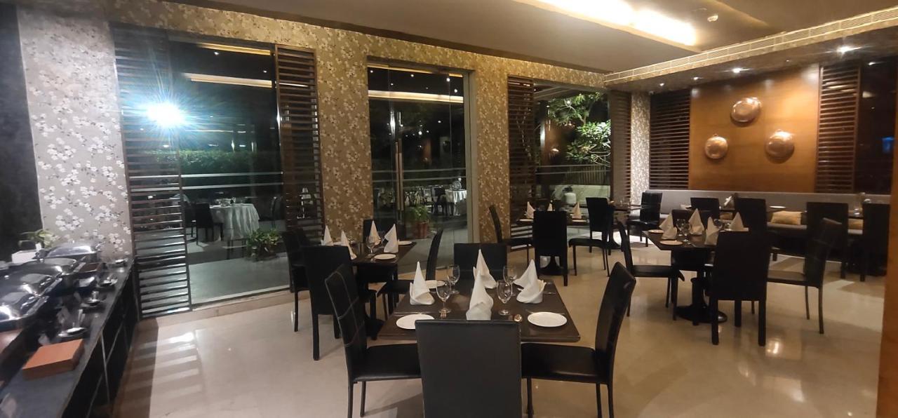 Udman Hotel Panchshila Park New Delhi Luaran gambar
