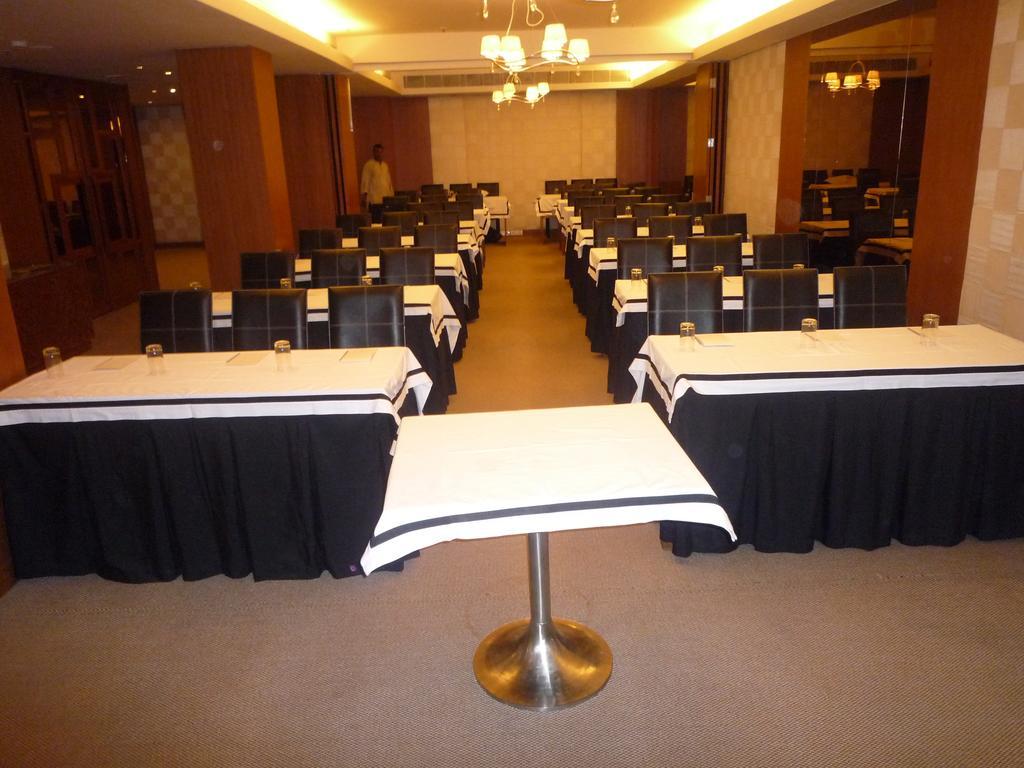 Udman Hotel Panchshila Park New Delhi Luaran gambar