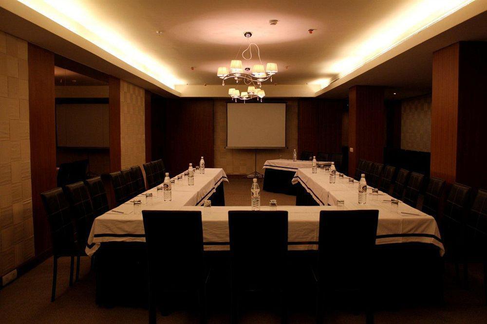 Udman Hotel Panchshila Park New Delhi Luaran gambar